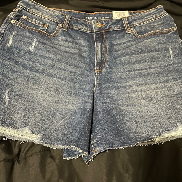 INC International Concepts women’s deconstructed, frayed denim shorts - Picture 1 of 3